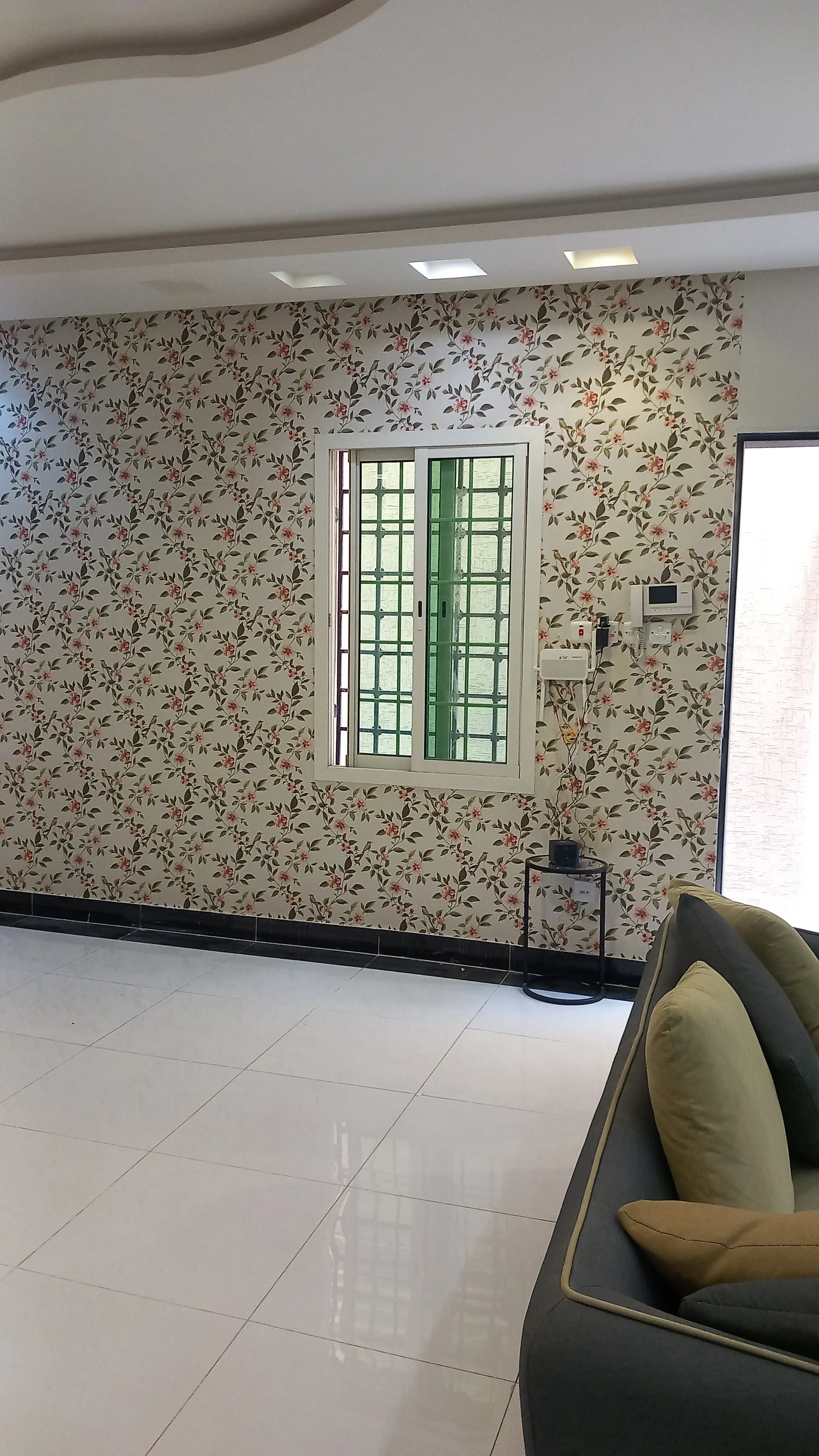 ورق حائط شاشات ومداخل